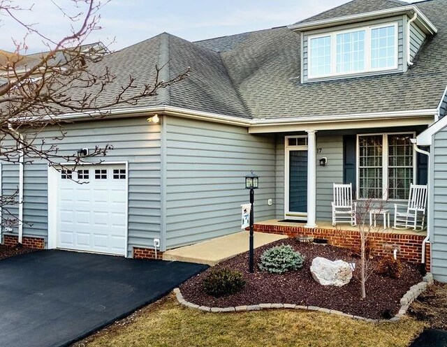 view of front facade featuring a garage and covered porch