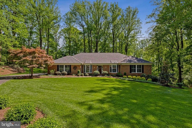 ranch-style home featuring brick siding and a front yard