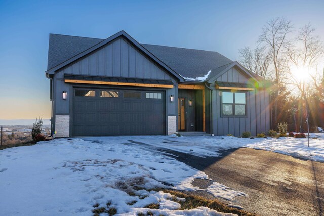 view of front of property featuring a garage