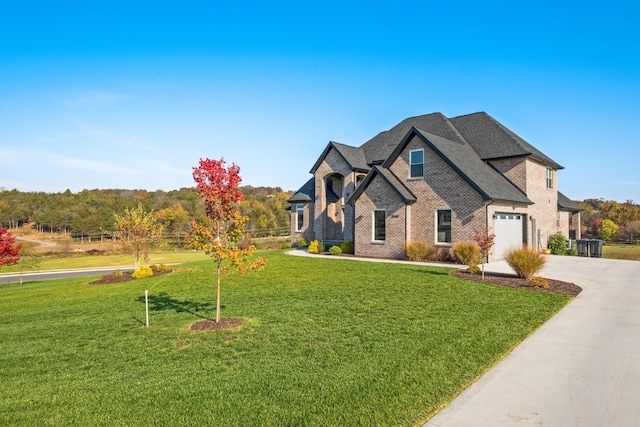 view of front of home featuring a garage and a front yard