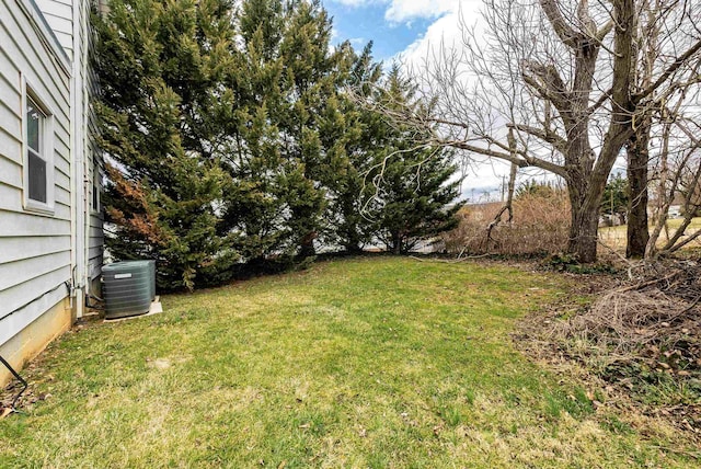 view of yard featuring cooling unit