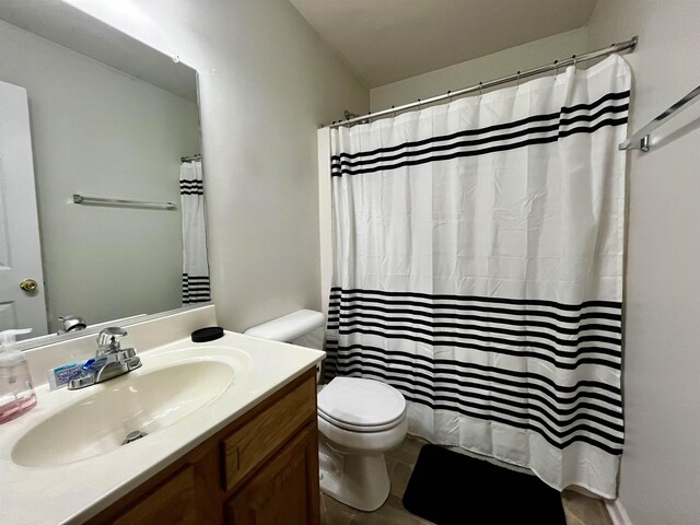 full bathroom featuring vanity, toilet, and shower / bath combo