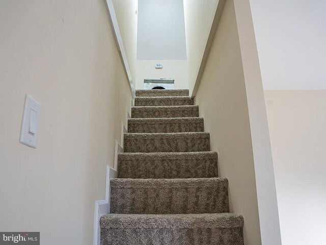 stairway with washer / clothes dryer