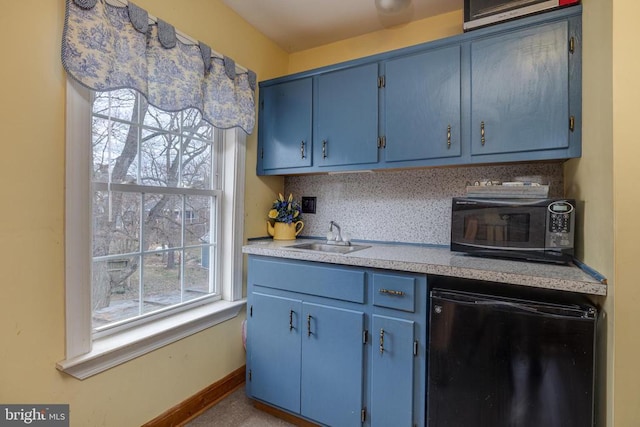 kitchen featuring refrigerator, a sink, black microwave, blue cabinets, and backsplash