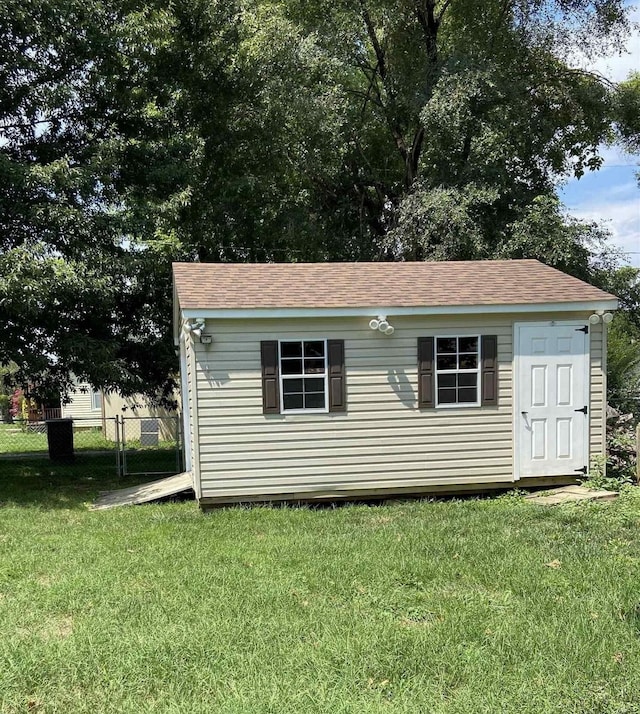 view of outdoor structure featuring a yard