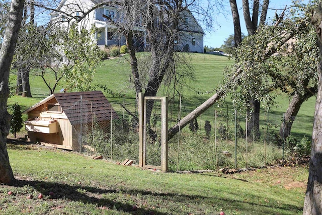 view of yard featuring exterior structure and an outdoor structure