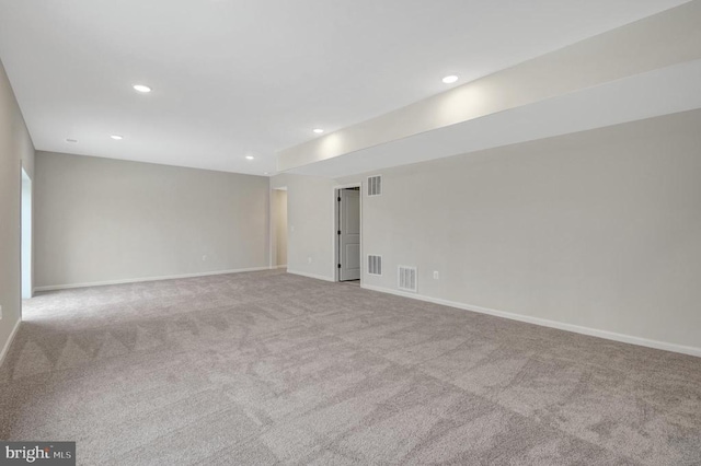 empty room featuring light carpet, baseboards, visible vents, and recessed lighting