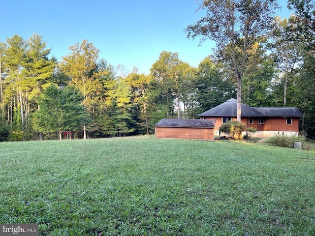 view of yard with an outbuilding and a storage shed