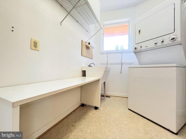 washroom with laundry area and stacked washer and clothes dryer