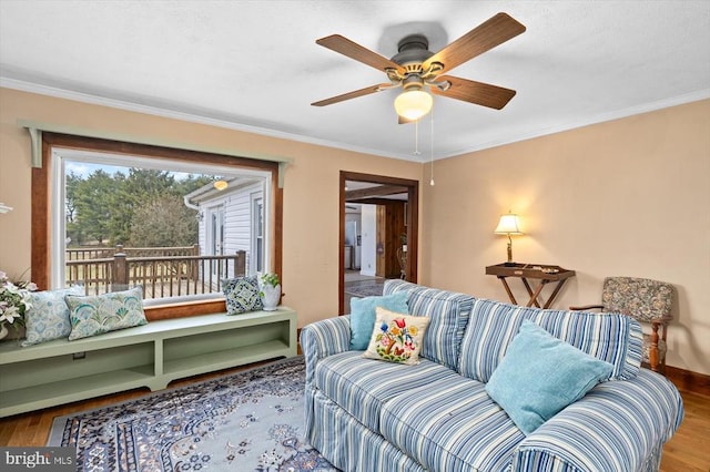 living room featuring crown molding, a ceiling fan, and wood finished floors