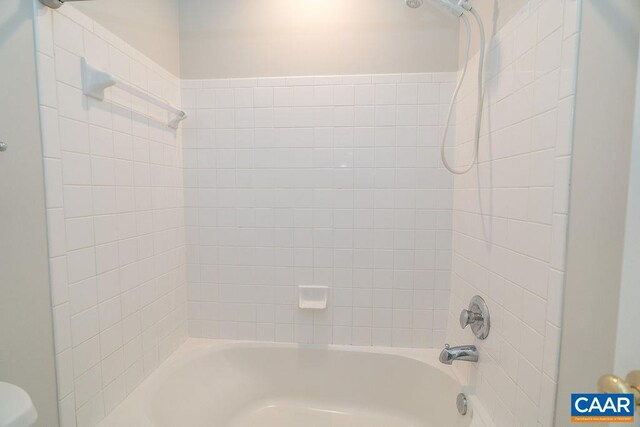 full bath with bathtub / shower combination