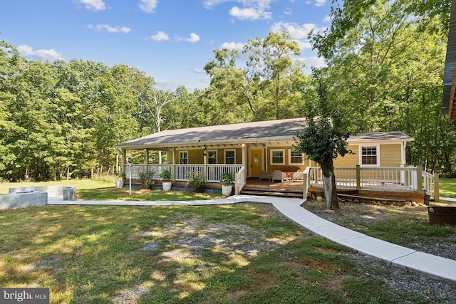 view of front of house featuring a front yard