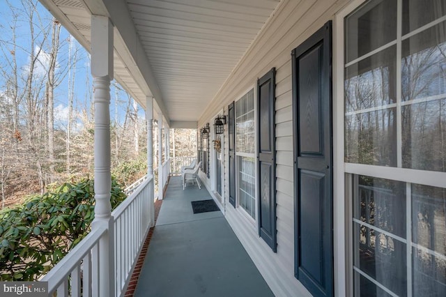 balcony featuring covered porch