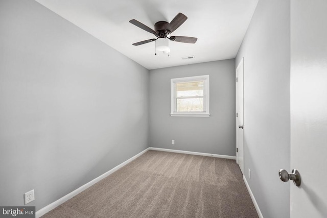 empty room with ceiling fan, carpet, visible vents, and baseboards