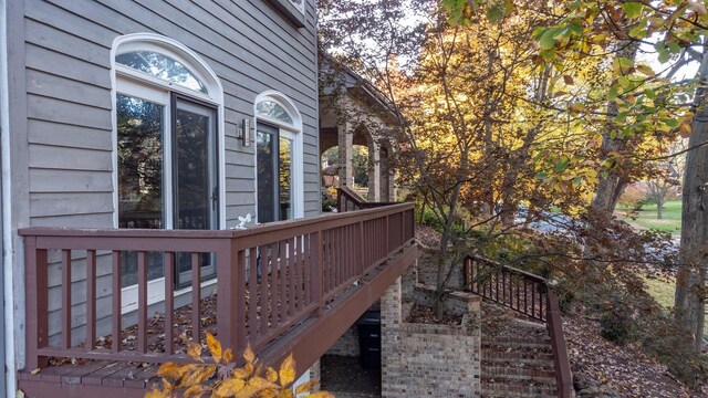 view of front of house featuring a front yard