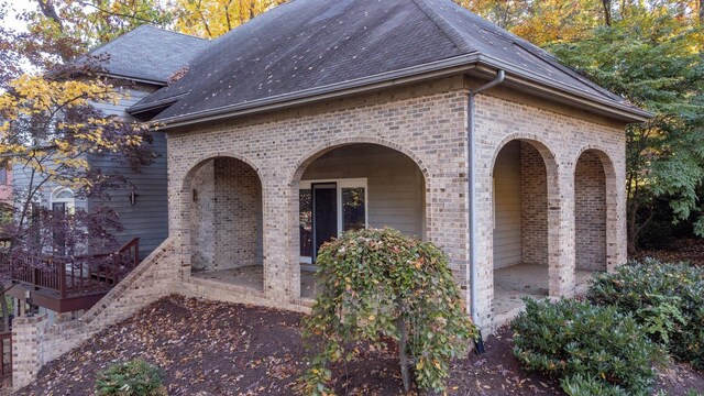 view of front of property with a front lawn