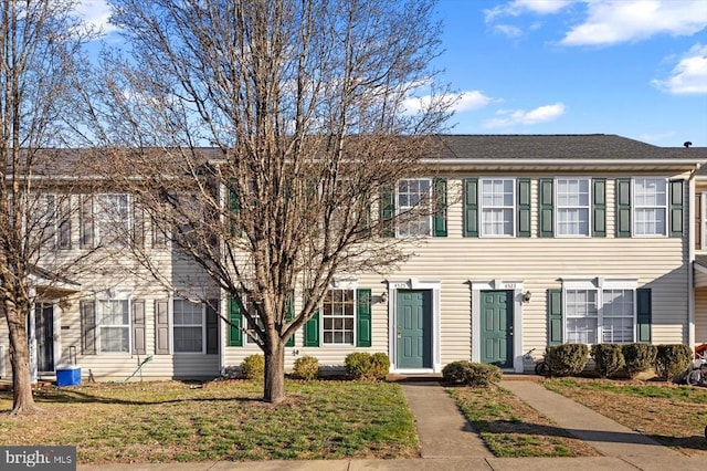 view of front facade with a front lawn