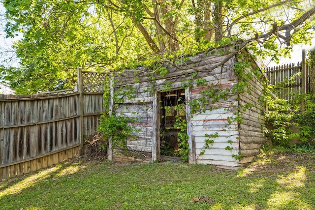 view of outbuilding with an outdoor structure and a fenced backyard