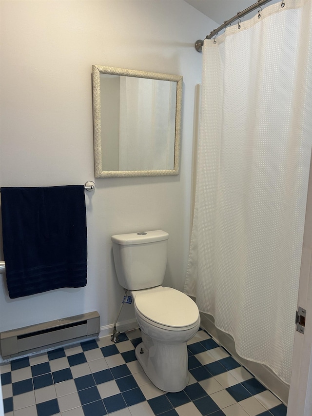 bathroom with baseboards, baseboard heating, a shower with curtain, and toilet