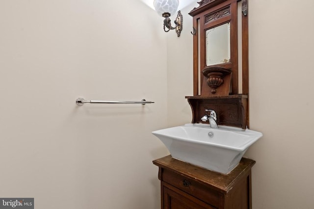 bathroom featuring sink