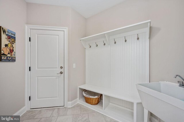 mudroom with sink and light tile patterned floors