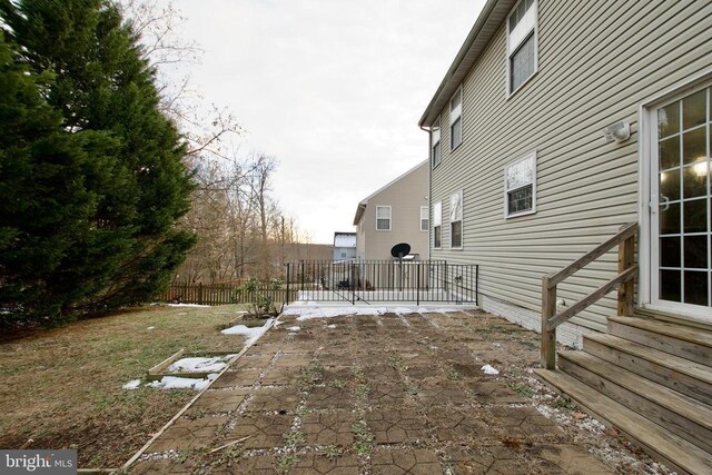 view of yard with a patio area