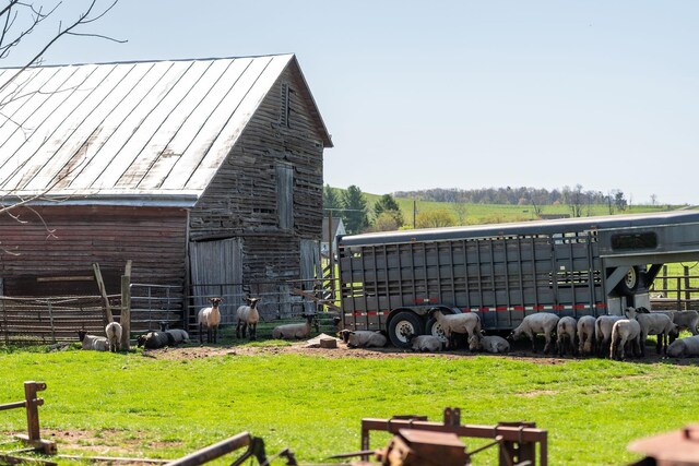 view of yard featuring an outbuilding and a rural view