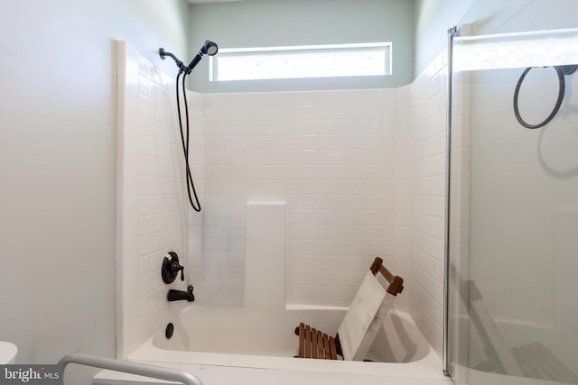 bathroom with washtub / shower combination