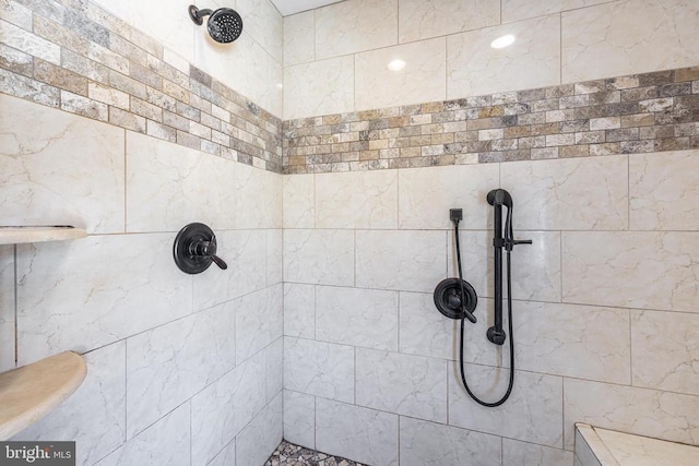 full bath with tiled shower