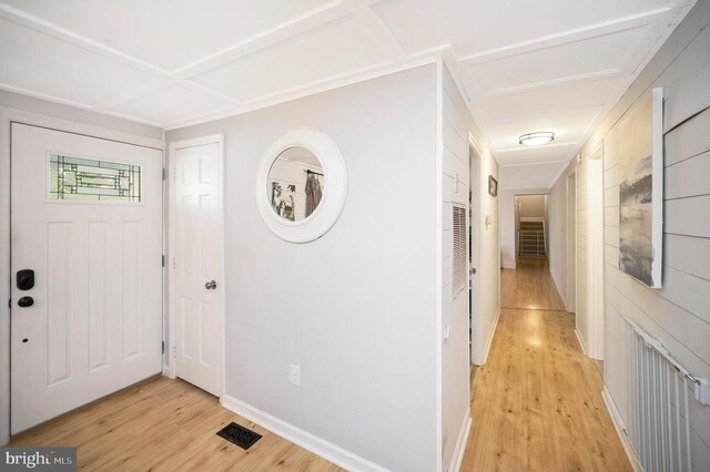 foyer featuring light wood-style flooring, visible vents, and baseboards