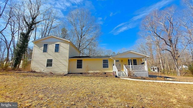 view of front of property featuring a porch, crawl space, and a front lawn