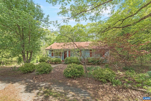 ranch-style home with a porch