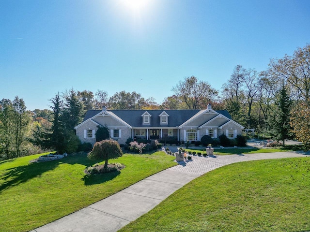 view of front of home featuring a front lawn