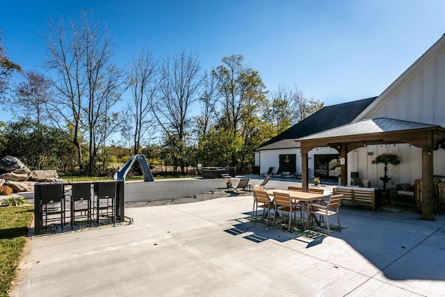 view of patio / terrace featuring an outdoor hangout area