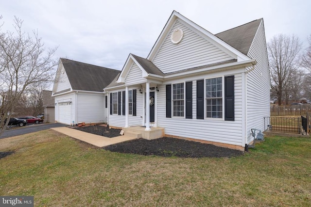 view of front facade featuring a garage and a front yard