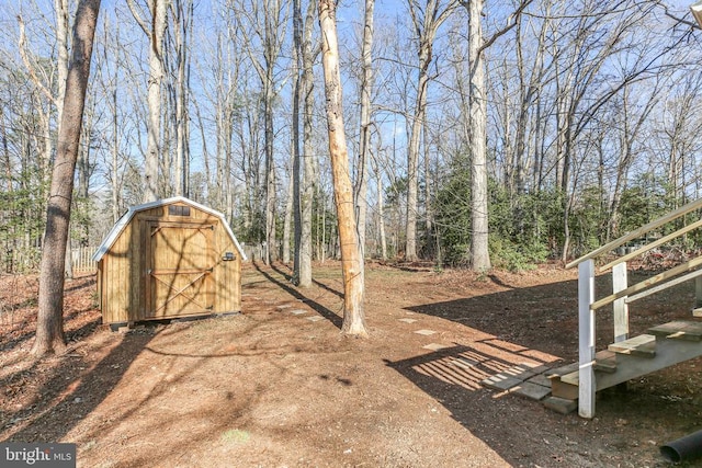 view of yard with a storage unit