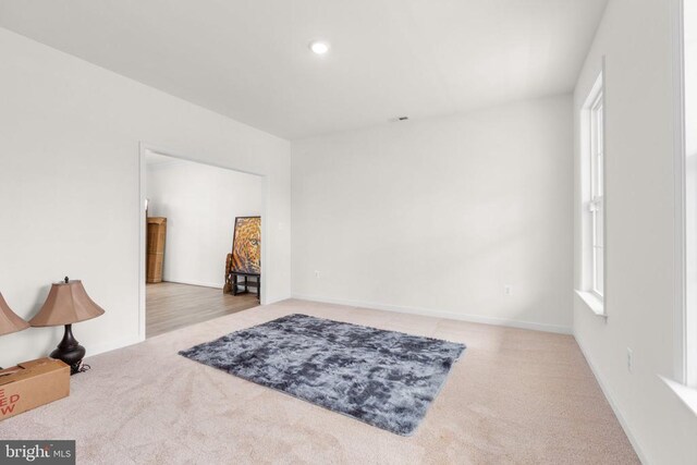 living area featuring baseboards, recessed lighting, and carpet