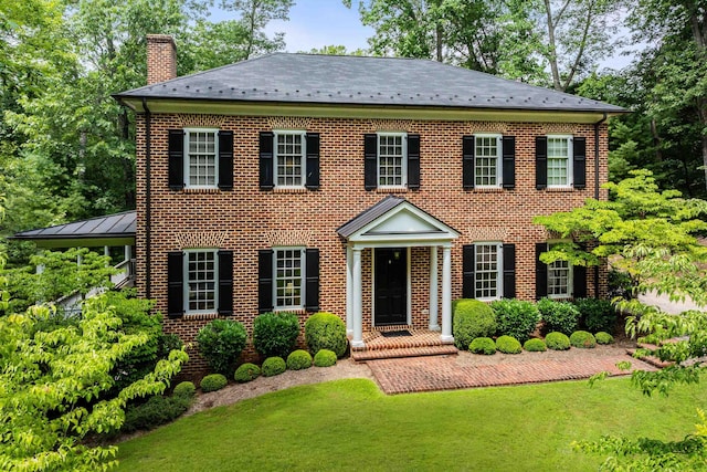 colonial inspired home with a front yard