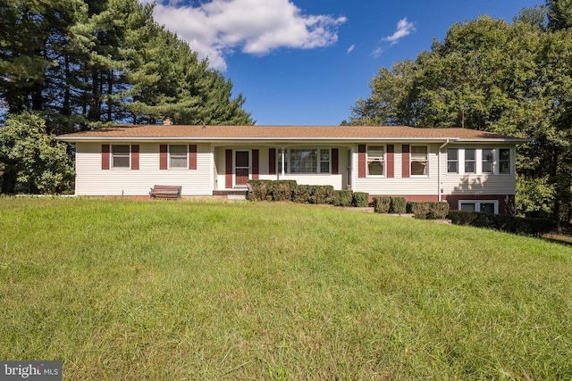 view of front of house with a front lawn