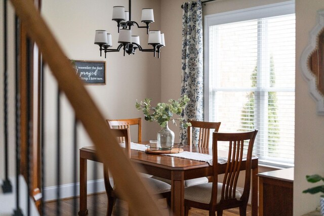 dining space with a notable chandelier