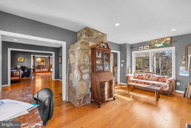 living area featuring recessed lighting, baseboards, and wood finished floors