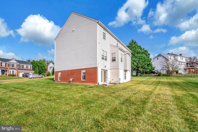 view of side of property featuring a yard