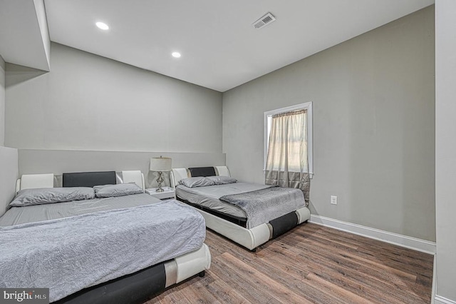 bedroom featuring visible vents, recessed lighting, baseboards, and wood finished floors