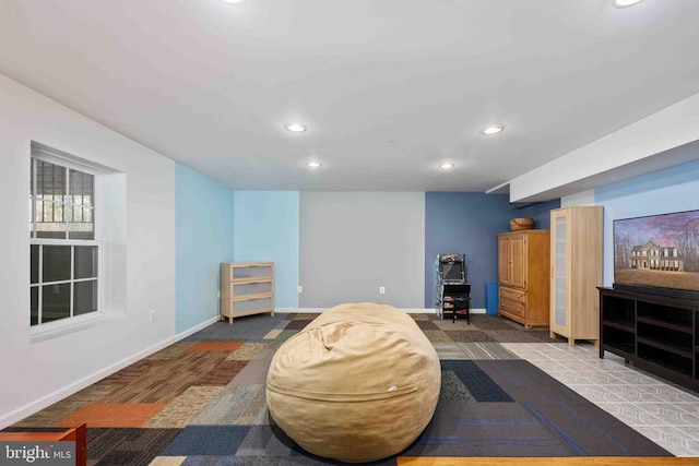 living area featuring baseboards and recessed lighting