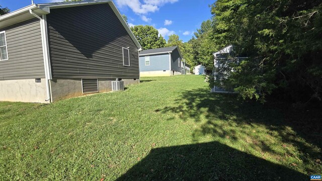 view of yard with cooling unit