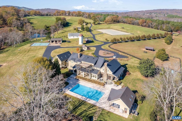 birds eye view of property featuring a rural view