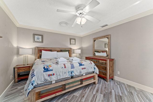 bedroom with a textured ceiling, hardwood / wood-style floors, ceiling fan, and crown molding