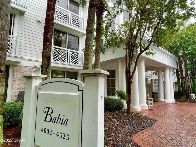 view of community / neighborhood sign