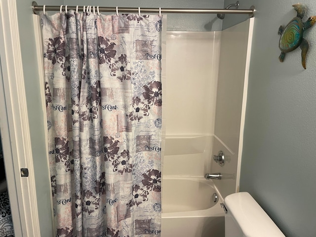 bathroom featuring toilet and shower / bath combo with shower curtain