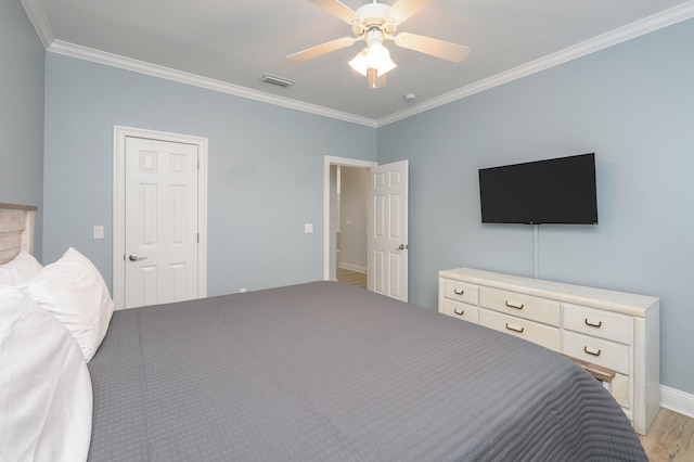 unfurnished bedroom with light hardwood / wood-style flooring, ceiling fan, and crown molding